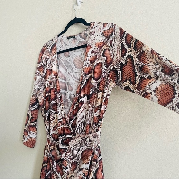 Venus 1X Snake Print faux Wrap blouse top sophisticated chic timeless work core - Picture 5 of 9